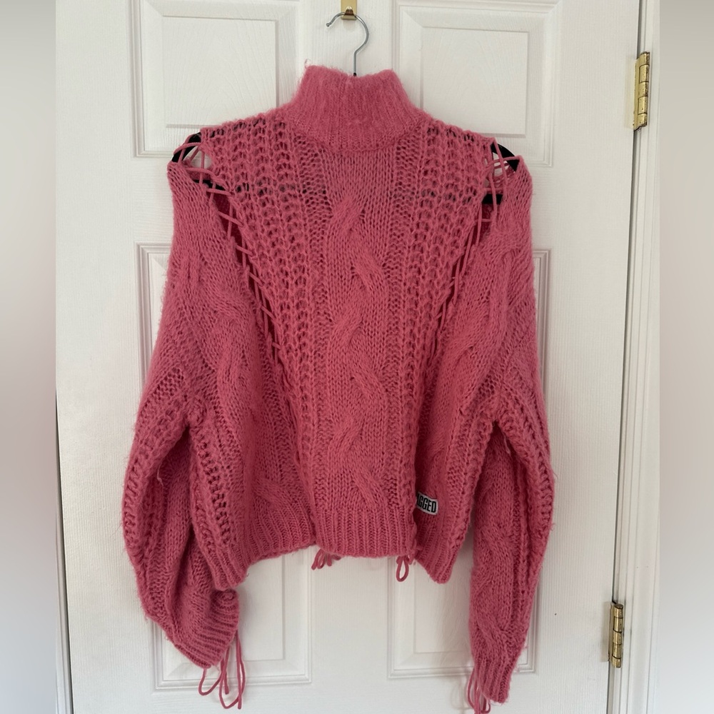 Ragged priest, pink turtleneck size extra small